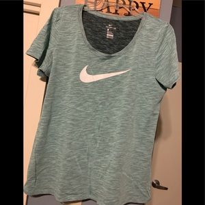 Nike Dri fit tee L